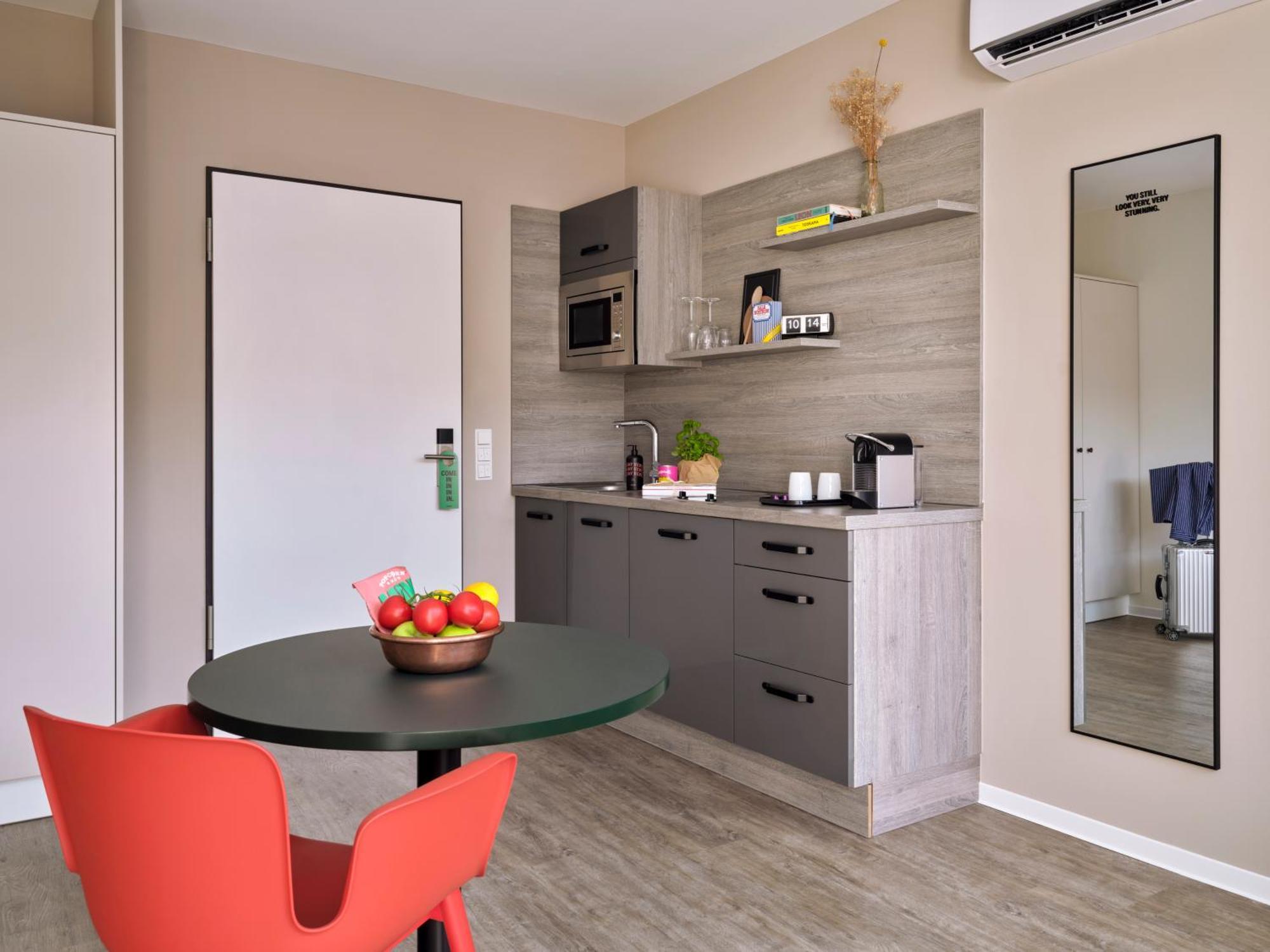 Stayery Cologne Suelz Luaran gambar